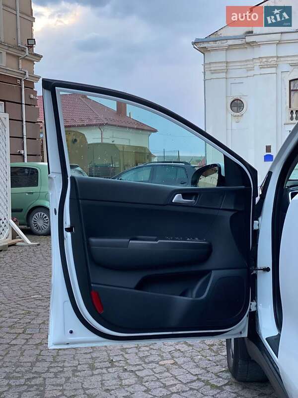 Внедорожник / Кроссовер Kia Sportage 2016 в Каменец-Подольском