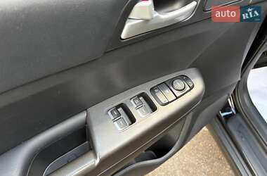 Позашляховик / Кросовер Kia Sportage 2019 в 