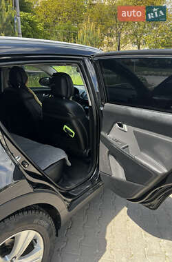 Позашляховик / Кросовер Kia Sportage 2010 в 
