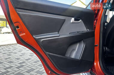 Внедорожник / Кроссовер Kia Sportage 2012 в 