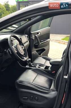 Позашляховик / Кросовер Kia Sportage 2016 в 