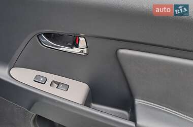 Позашляховик / Кросовер Kia Sportage 2013 в 