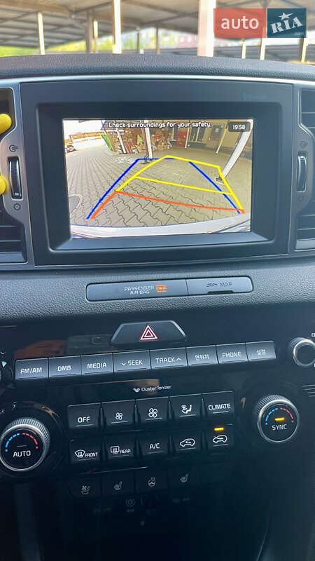 Внедорожник / Кроссовер Kia Sportage 2016 в Шептицькому