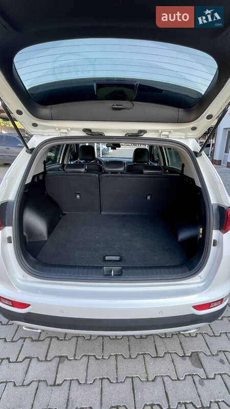 Внедорожник / Кроссовер Kia Sportage 2016 в Шептицькому