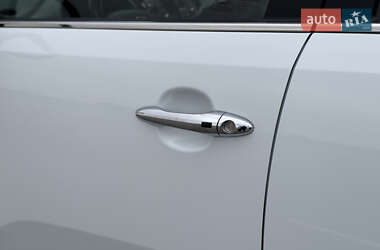 Внедорожник / Кроссовер Kia Sportage 2012 в 