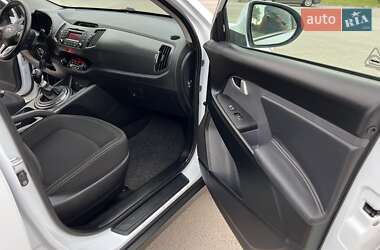 Внедорожник / Кроссовер Kia Sportage 2011 в 