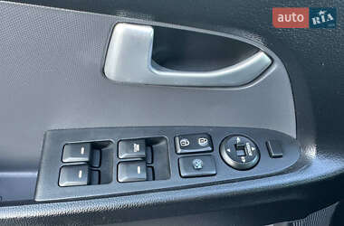Внедорожник / Кроссовер Kia Sportage 2011 в 