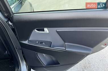 Внедорожник / Кроссовер Kia Sportage 2011 в 