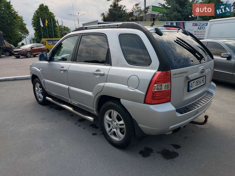Позашляховик / Кросовер Kia Sportage 2006 в Івано-Франківську