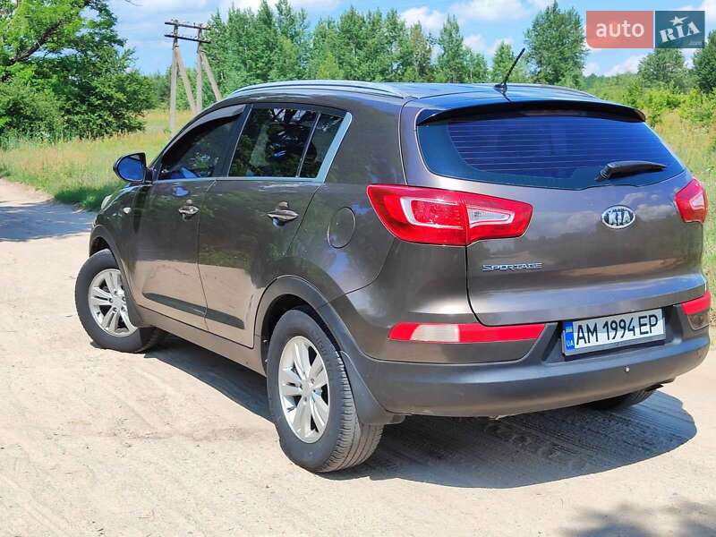 Внедорожник / Кроссовер Kia Sportage 2012 в 