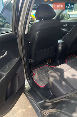Внедорожник / Кроссовер Kia Sportage 2012 в 