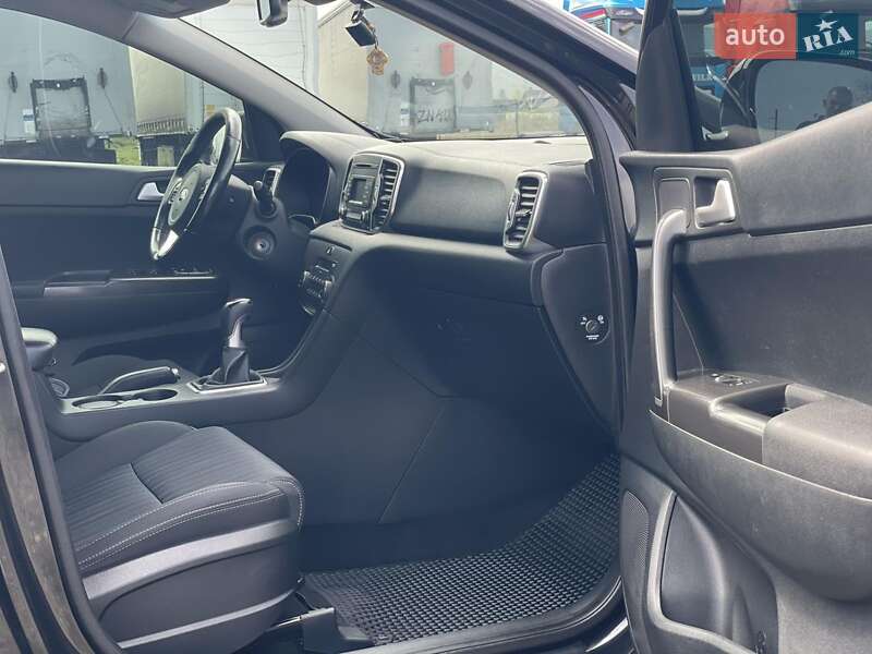 Внедорожник / Кроссовер Kia Sportage 2017 в Сваляве
