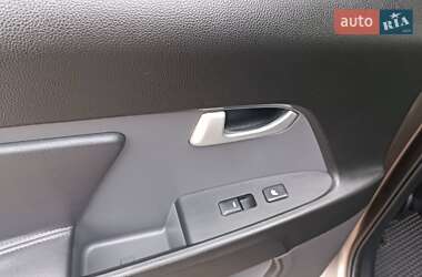 Внедорожник / Кроссовер Kia Sportage 2011 в 
