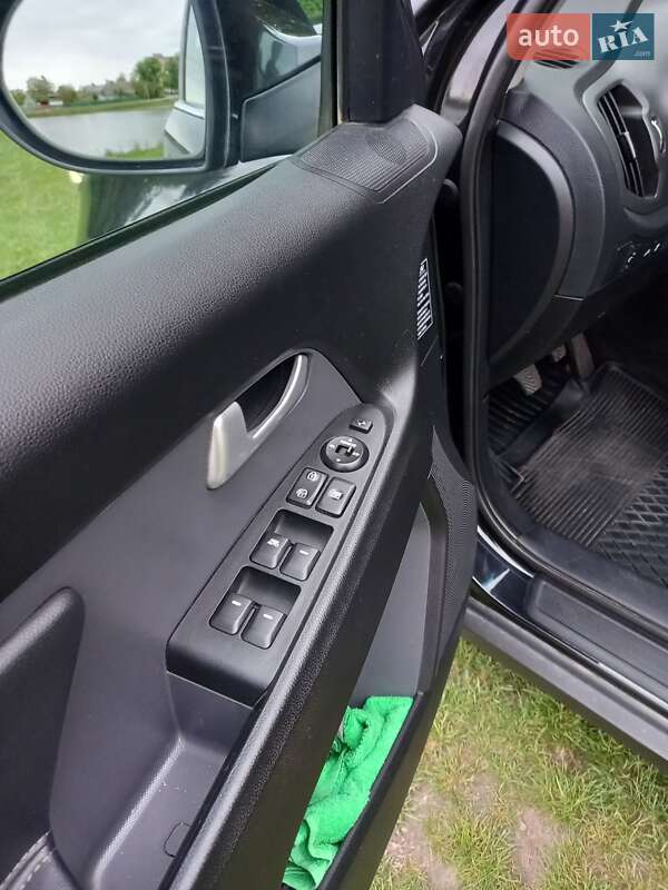 Внедорожник / Кроссовер Kia Sportage 2011 в Романове