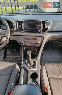 Позашляховик / Кросовер Kia Sportage 2016 в 