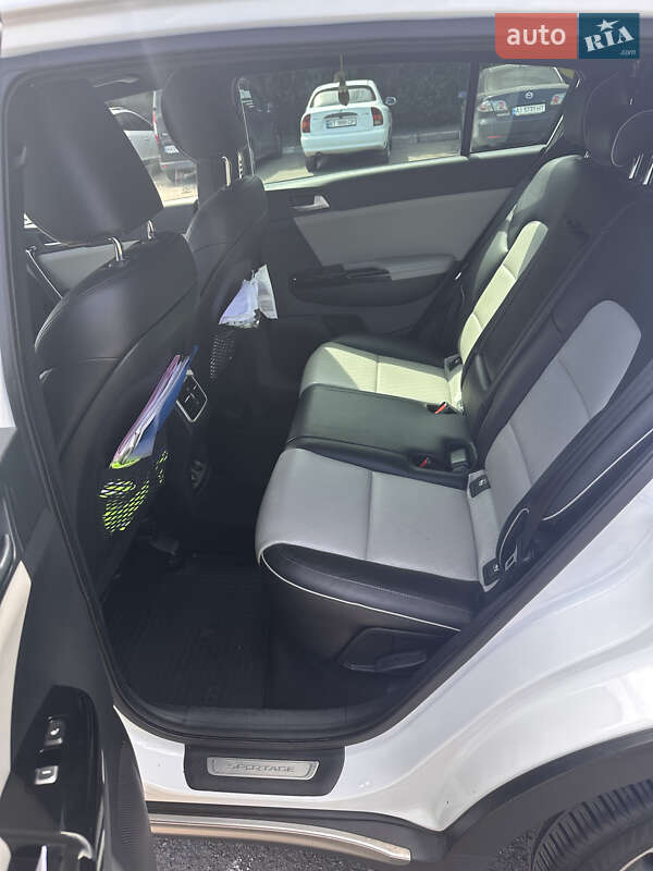 Позашляховик / Кросовер Kia Sportage 2016 в Києві
