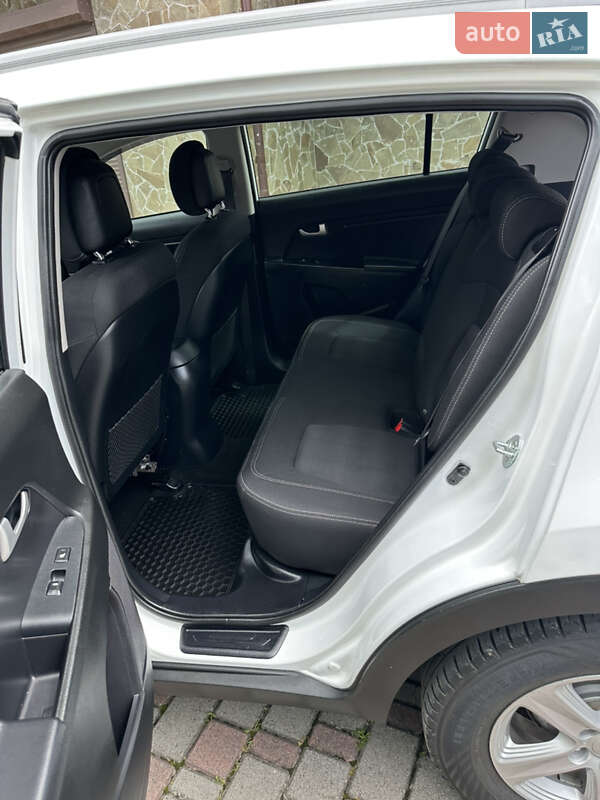Внедорожник / Кроссовер Kia Sportage 2014 в Надворной