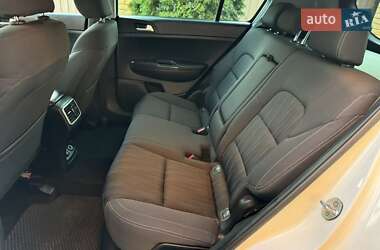 Внедорожник / Кроссовер Kia Sportage 2016 в 