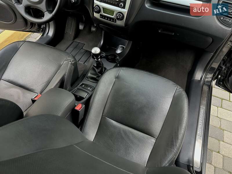 Позашляховик / Кросовер Kia Sportage 2008 в Івано-Франківську