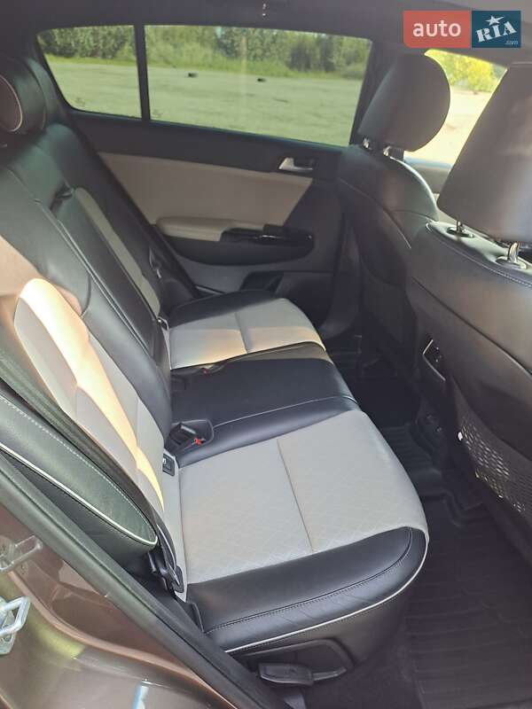 Внедорожник / Кроссовер Kia Sportage 2016 в Павлограде