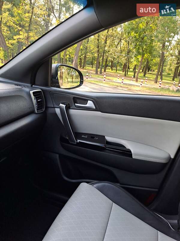 Внедорожник / Кроссовер Kia Sportage 2016 в Павлограде