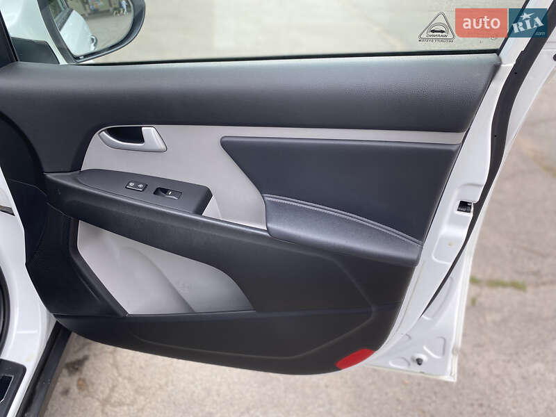 Внедорожник / Кроссовер Kia Sportage 2014 в Новоархангельске