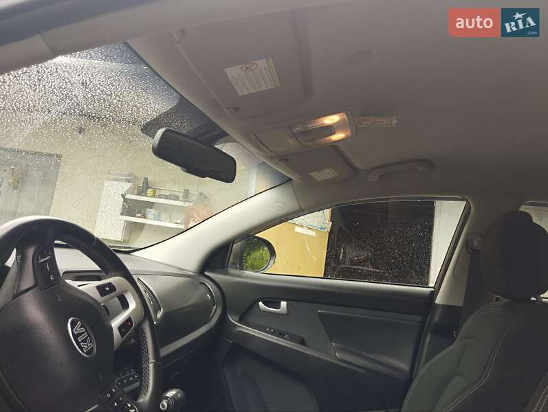 Внедорожник / Кроссовер Kia Sportage 2012 в Городке