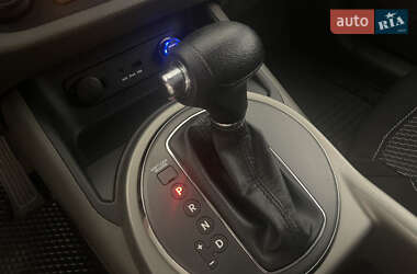 Позашляховик / Кросовер Kia Sportage 2011 в Чернівцях