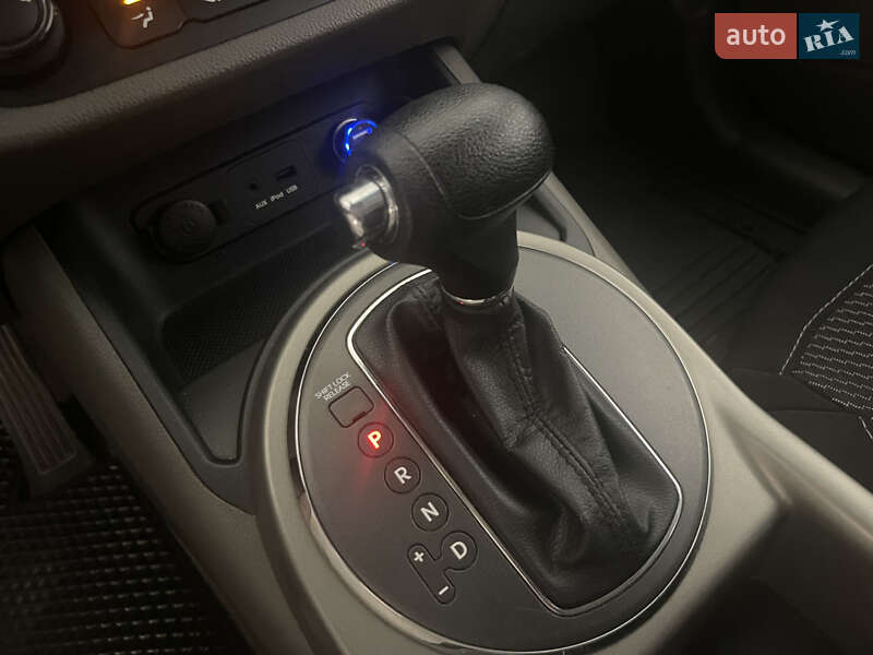 Внедорожник / Кроссовер Kia Sportage 2011 в Черновцах