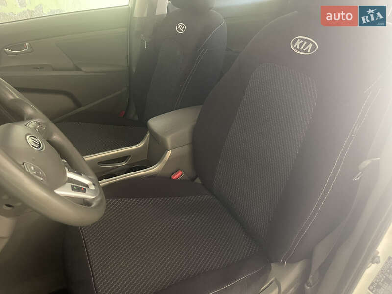 Внедорожник / Кроссовер Kia Sportage 2011 в Черновцах