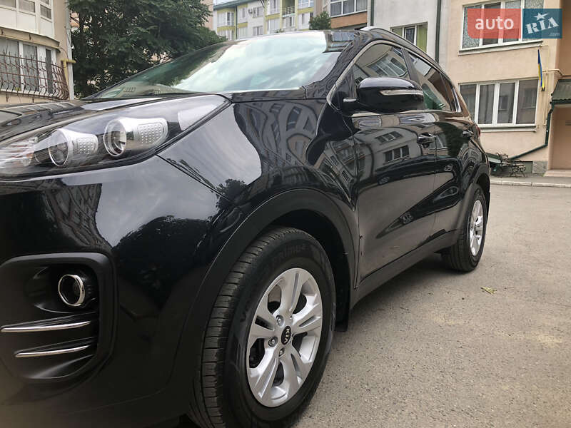 Внедорожник / Кроссовер Kia Sportage 2016 в Черновцах