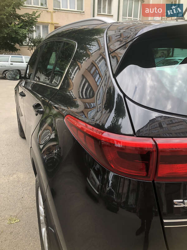 Внедорожник / Кроссовер Kia Sportage 2016 в Черновцах