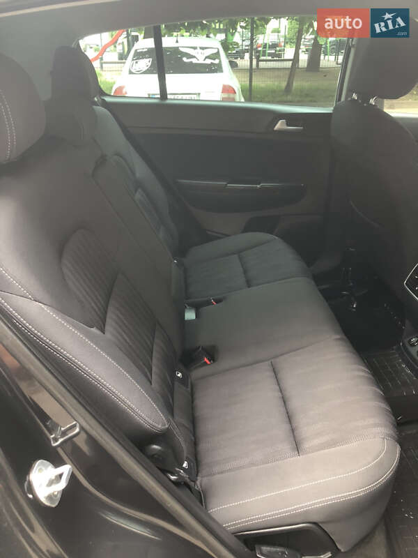 Внедорожник / Кроссовер Kia Sportage 2016 в Черновцах