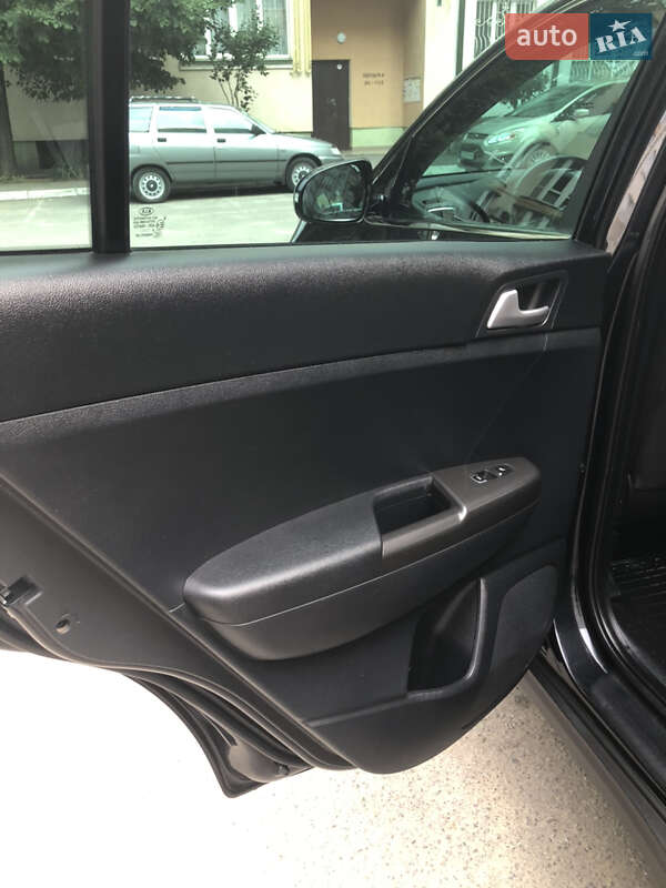 Внедорожник / Кроссовер Kia Sportage 2016 в Черновцах