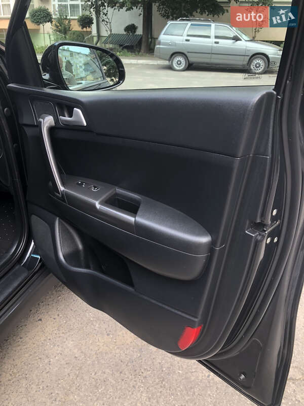 Внедорожник / Кроссовер Kia Sportage 2016 в Черновцах