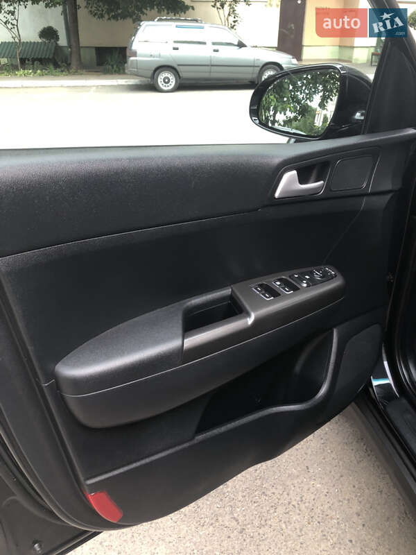 Внедорожник / Кроссовер Kia Sportage 2016 в Черновцах