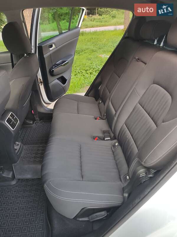 Внедорожник / Кроссовер Kia Sportage 2016 в Прилуках