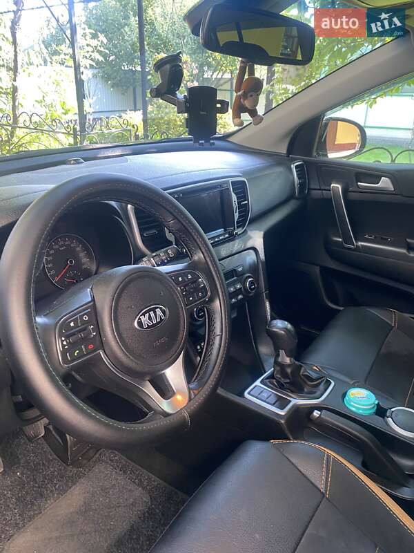 Позашляховик / Кросовер Kia Sportage 2017 в Нововолинську