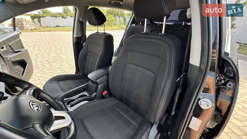 Внедорожник / Кроссовер Kia Sportage 2011 в Ивано-Франковске