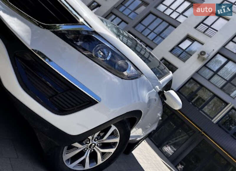 Позашляховик / Кросовер Kia Sportage 2015 в Львові