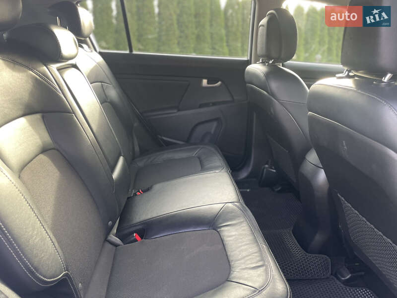 Позашляховик / Кросовер Kia Sportage 2011 в Дунаївцях