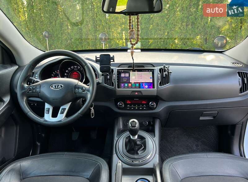 Позашляховик / Кросовер Kia Sportage 2011 в Дунаївцях