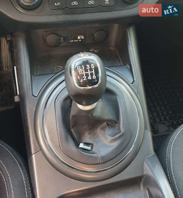 Внедорожник / Кроссовер Kia Sportage 2012 в Харькове