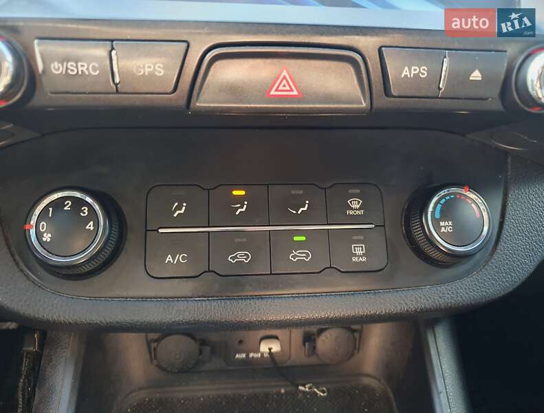 Внедорожник / Кроссовер Kia Sportage 2012 в Харькове