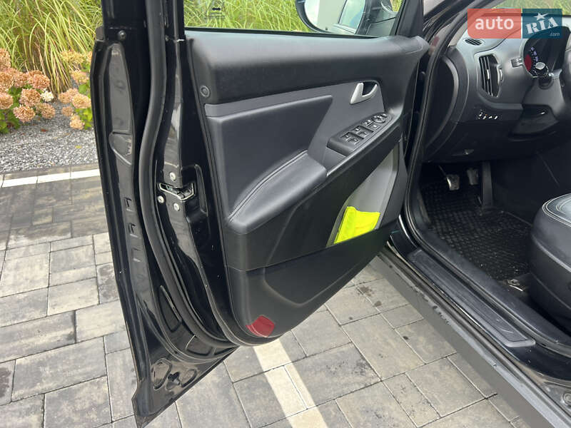 Внедорожник / Кроссовер Kia Sportage 2013 в Старой Выжевке