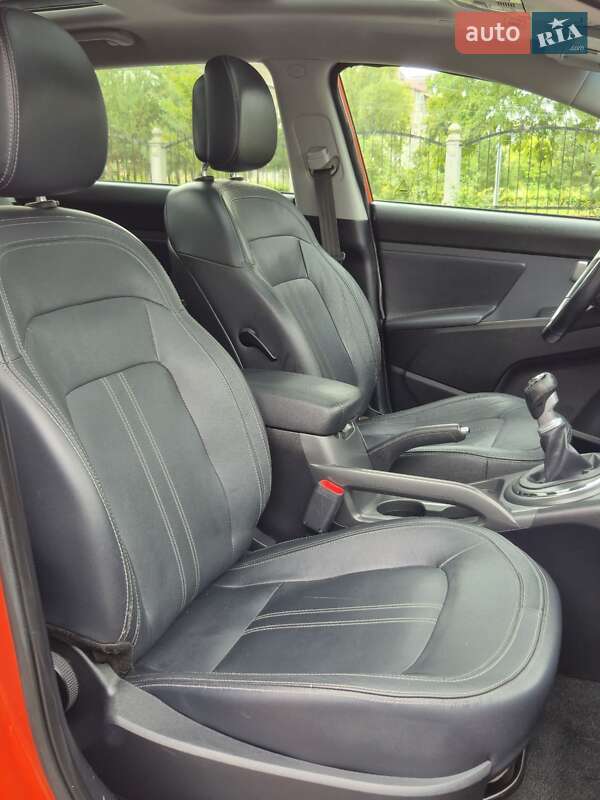 Позашляховик / Кросовер Kia Sportage 2012 в Золочеві