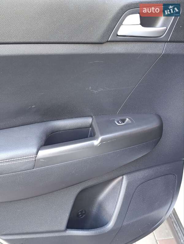 Позашляховик / Кросовер Kia Sportage 2016 в Одесі