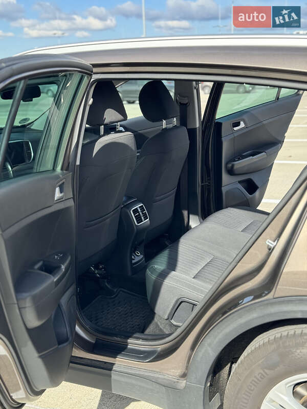 Внедорожник / Кроссовер Kia Sportage 2017 в Львове