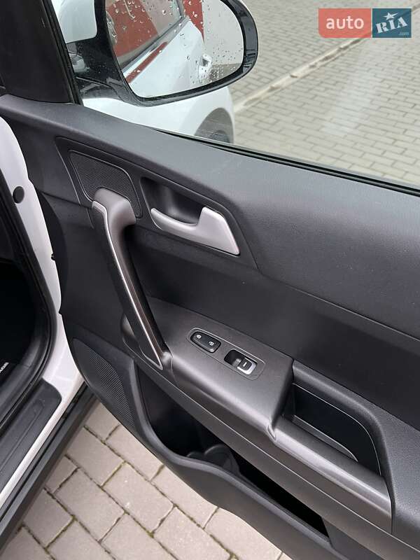 Позашляховик / Кросовер Kia Sportage 2016 в Луцьку фото 16 Позашляховик / Кросовер Kia Sportage 2016 в Луцьку