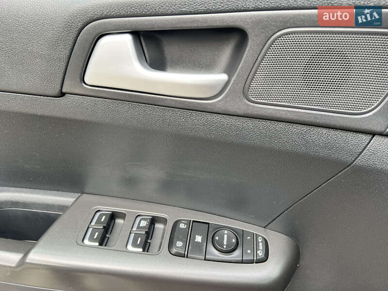 Позашляховик / Кросовер Kia Sportage 2016 в Миколаєві